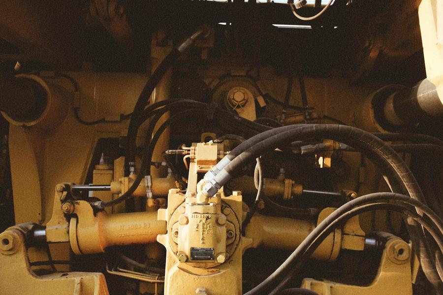Hydraulic lines in a machine engine bay
