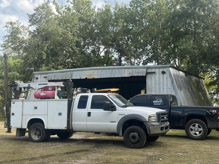 Reed's Mobile Services truck ready to drive to a jobsite
